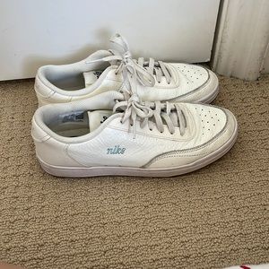 women’s 6.5 NIKE creme shoes